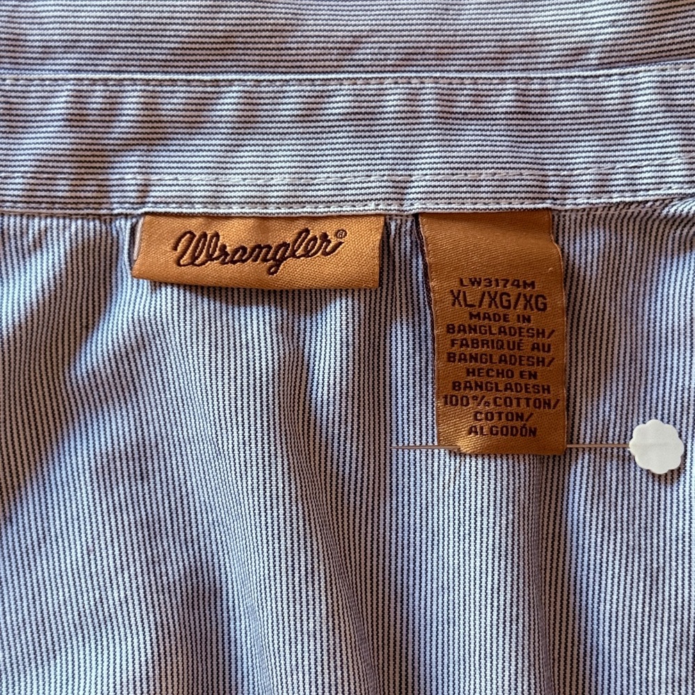 Women’s Wrangler Pearl Snap light blue stripe - Picture 2 of 3